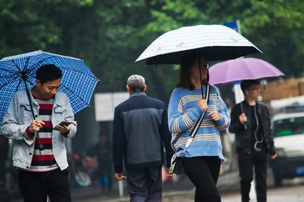 重庆天气预报10天,阴雨相间气温缓升,市民出行需备伞 重庆天气预报10天,阴雨相间气温缓升,市民出行需备伞